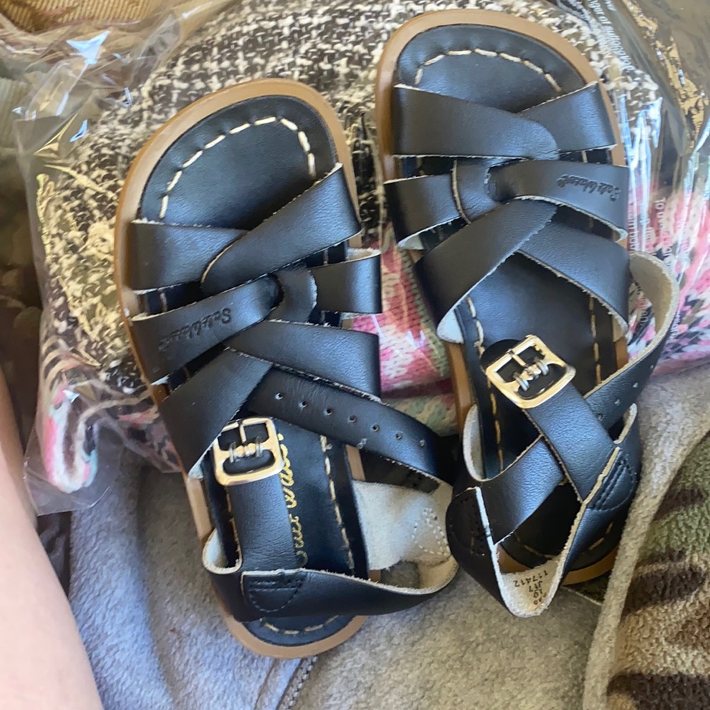 Girls size 10 salt water shoes